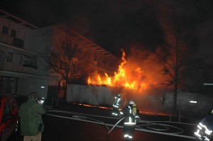 Garagenbrand. Fotos: Matthias Hertlein