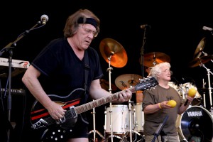 We built this City... Paul Kantner Jefferson Starship ist tot. Fotos: Helmut Ölschlegel, 2005 Loreley