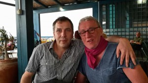 Kam miteintägiger Verspätung auf Boa Vista an: Uwe Lindner mit Doc Knotz. Foto: Dani O.