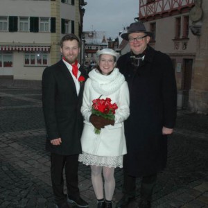 Katharina und Christian mit Hartl Hetzlein. Foto Hertlein, Katharina mit Mama Uschi, das Brautpaar mit den Trauzeugen und Uschi Kaiser Biburger als Staftführerin. Fotos: Matthias 
