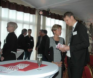 Ernsthafte Gespräche?Daniela Heil (Vorstandsmitglied der Sparkasse Mittelfranken Süd) und Schwabachs Oberbürgermeister Matthias Thürauf. Foto: Hertlein