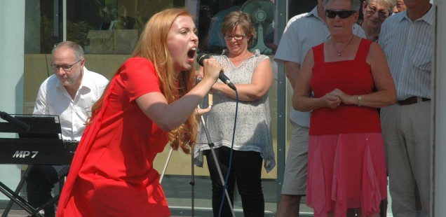 SchwabachAktuell! Laura bei Tafel-Benefiz&"GRAF"-Chai-Essen