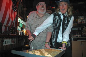 silvester2016-10- Zwiebelkuchen erich-peter und Heidi Bismark- Foto Hertlein