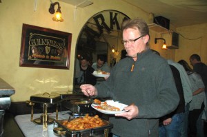 auchRitchie, langjährgier Gast, ließ es sich schmecken. Foto: Hertlein
