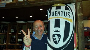 Club- und Juve-Fan Enzo Olmorisi: 2:0 für den FCN. Foto: Hertlein