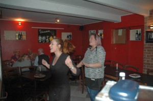 Dancing Queens in der Pizzeria. Fotos: Hertlein