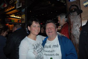 Maria (Frau von DJay Eddy und Madders in der Countrastube: Foto: Uwe Lindner