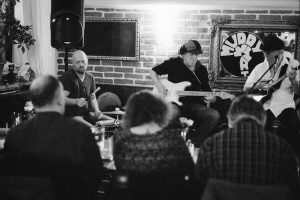 Uraufführung und Weltpremiere: Doc Knotz Band und Muddy What? im "Richel's" in München. Fotos: Hartmut Spang