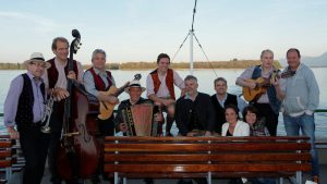 Stachen für dieneue Scheibe in See - am chiemsee: Die Ccubaboarischen. Fotos: H. Swoboda