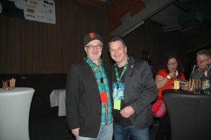 Jan Rottau (l.), musikalsciherChef des Festivals und Musik-Freak Werner Langhans, erster Bürgrmeister der Marktgemeinde. Foto: Hertlein