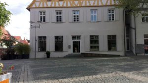 Kein Eyecatcher - Das ehemlaige Weltbild-Geschäft in bester Lage steht wieder einmal leer. Foto Hertlein