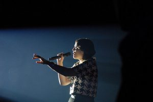 eine wirklich geile Soul-funk-Jazz-Show von der Holländerin Caro Emerald. Und das barfuß. Fotos: Matthias Hertlein