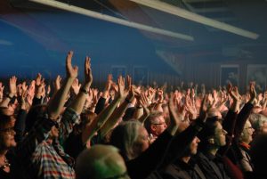 Riesenbegesiterung vor allem bei Lady Caro inder Eventhalle. Foto: Hertlein