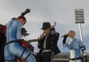 Fit wie ein turnschuh mit 70 ahren: Udo Lindenberg und sein üebrragendes Konzertam Samstag im Grundig-Stadion in Nürnberg. Foto: Matthias Hertlein