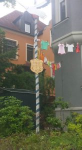 Netter Nachwuchs-Hinweis, gesehen inder Stadt. Fotos: Matthias Hertlein