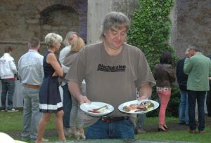 Einen guten Appetit.... Matthias l. auf der Wülzburg...Foto: Hertlein