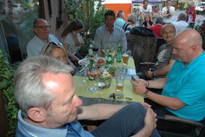 Die prominenz war auch anwesend, quasiein Pflichttermin: Bruo Fetzer (vorne), Hartl Hetzelein, Nandlwenaur junior, Stefan Müller (r.). Foto: Caro Lubowski/Stefan Müller