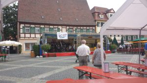 Swingam Samstagvormittag auf dem Marktplatz. Foto: Hertlein