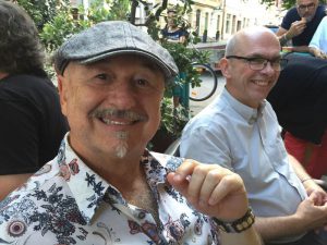 Nette Gäste: Willy Büttl (Schnitzerneggl) und Klaus Neunhoeffer r./die Grünen/Bündnis 90). Foto: Stefan Müller