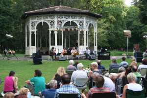 Saitenwirbel-Gitarren-konzert am 30. Juli im Stadtpark-Pavillon. Beginn 19 Uhr