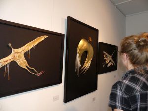 Außergewöhnliche Gold-Ausstellung bis zum 18. September im Stadtmuseum.Der aalener Künstler Wolf stellt dort aus. Fotos: Stadt Schwabach