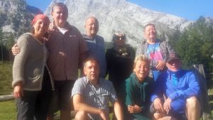 Sennerin Elke, Eddy, Arno, Mary, Madders (obere Treihe), Uwe, Dani, und Doc Knotz.