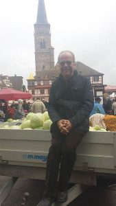 Auch Charly Mayerhofer schwärmt vom Regionalmarkt. Foto: Hertlein