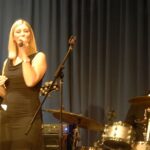 Schwabacher.Boulevard/Meine Stadt:Gisi Nill glänzte beim Benefiz im "Gaswerk" -Zwischen Weihnachtshits, berauschenden Darbietungen und Baladen/Toller Abend mit The Halfscenturies im Markgraf Über 40 Hits aus der 60er,70er Jahren